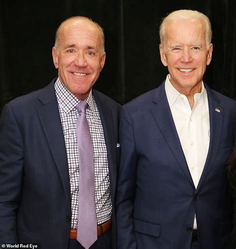 Naked photo shows Joe Bidens younger brother Frank